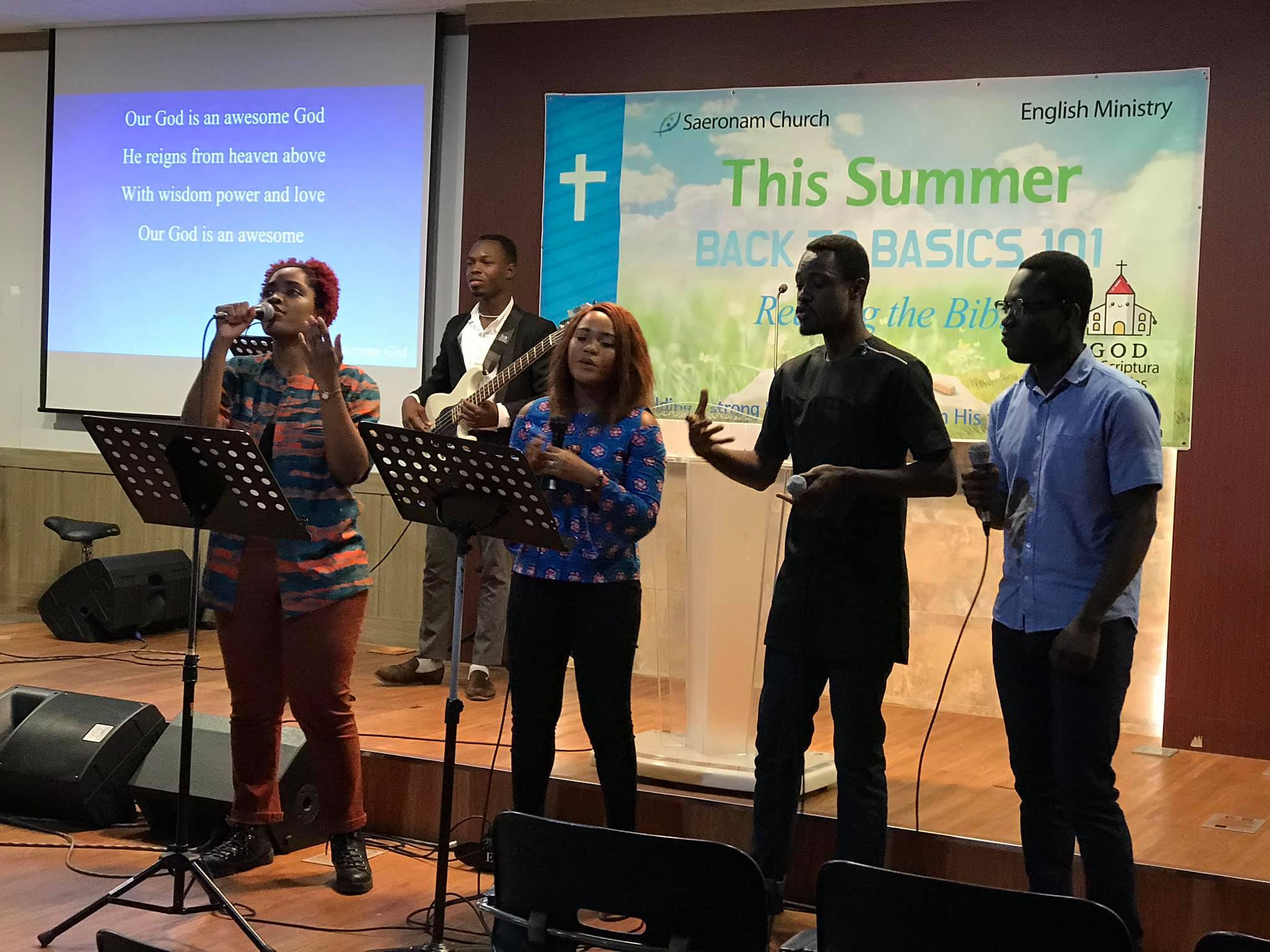 EM Praise Team 2019 a.jpg