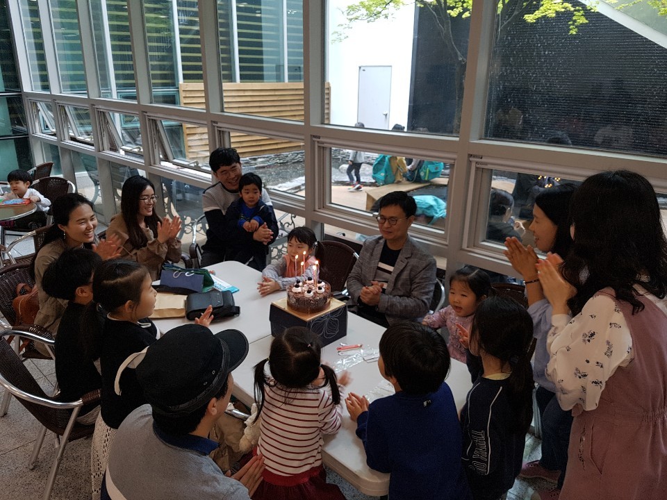 3.생일축하-단체2.jpg