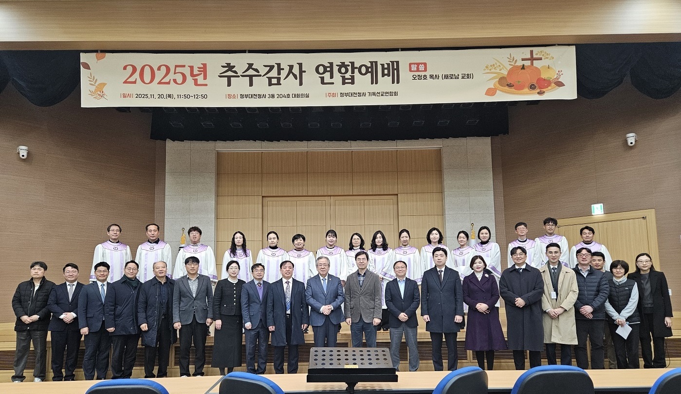 예배 이후 단체사진_1.jpg