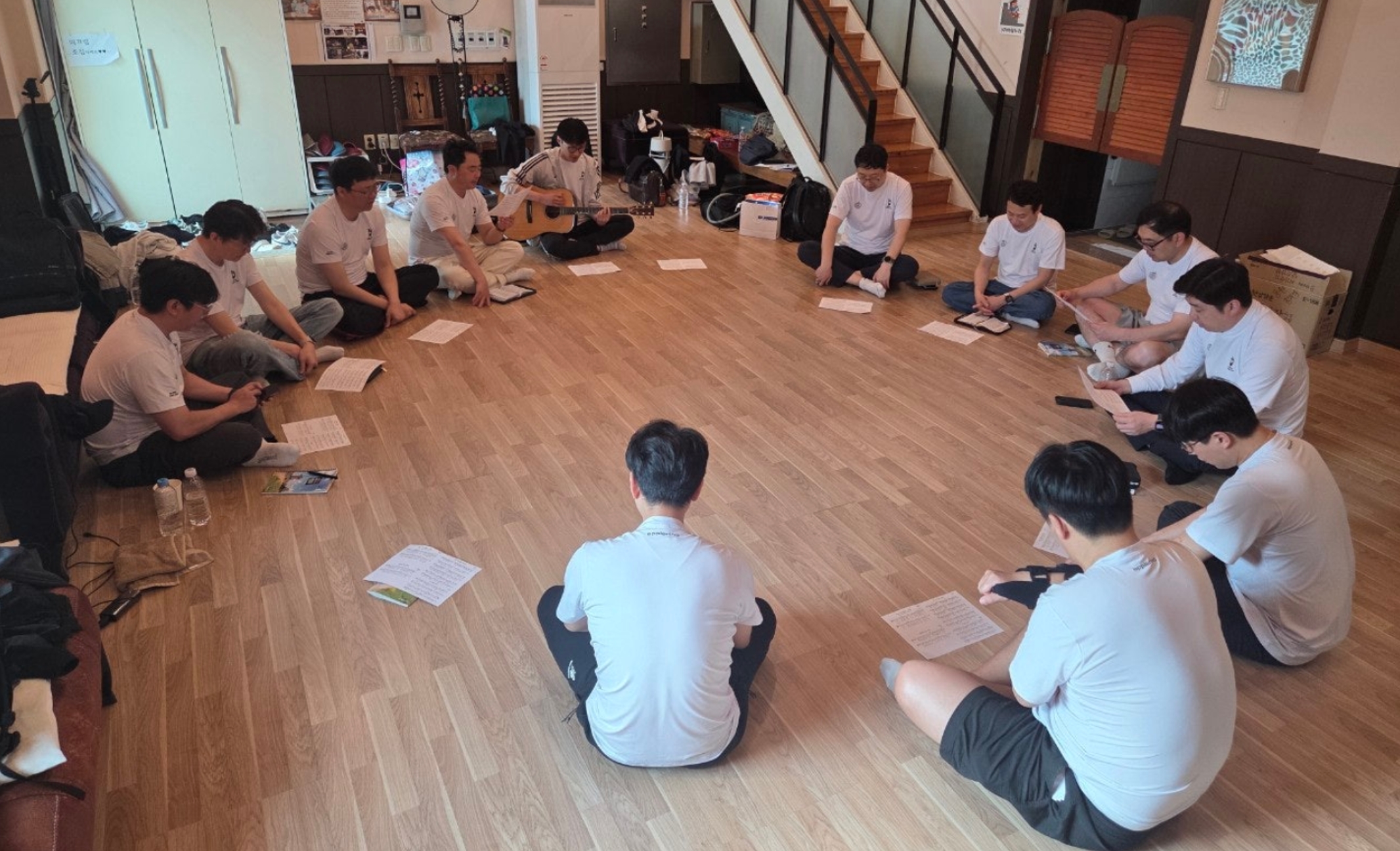 9. 찬양 기도 큐티 사진.jpg